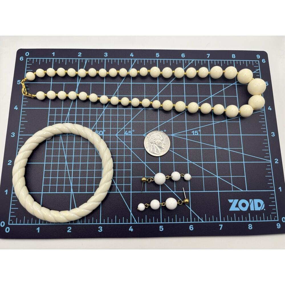 Vintage Plastic Beads Necklace Earrings & Bangle Cream Gold Tone‎ J1-3028 - Picture 5 of 7